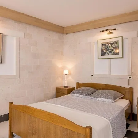 Fuer 2 Personen In Okrug Gornji, Dalmatien Apartment Trogir